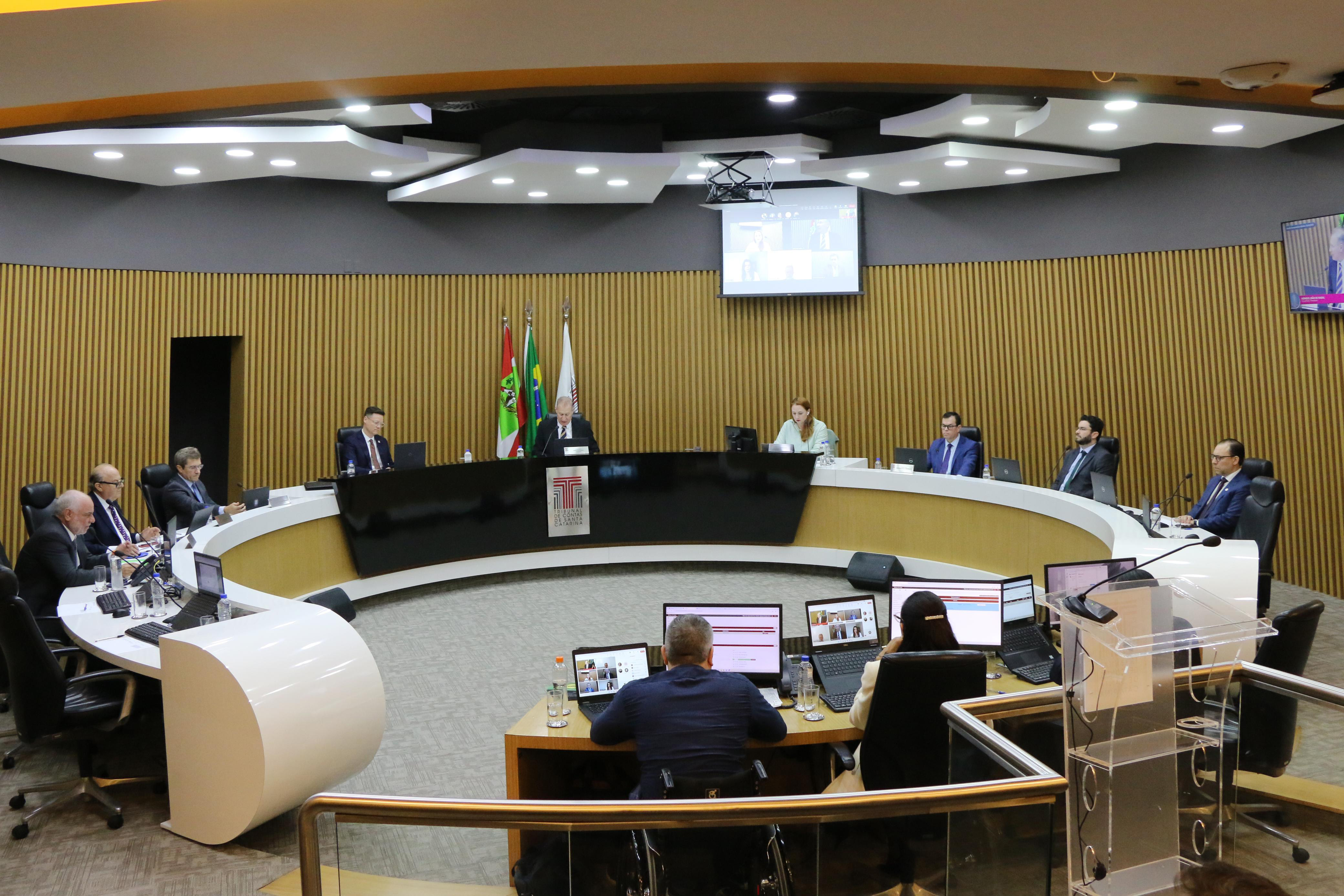 Foto da sessão extraordinária para emissão do parecer prévio das Contas/2023 do Governo do Estado